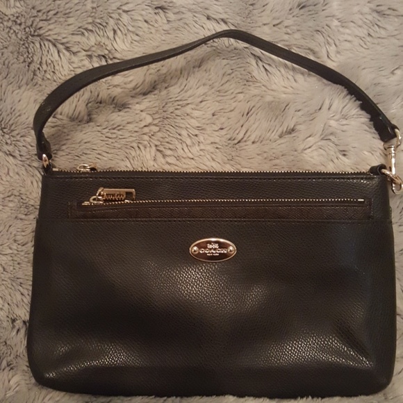 Cute coach clutch - Picture 2 of 8